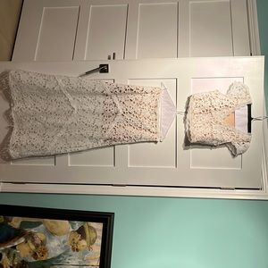 Beatiful 2 piece white lace with cream lining . Perfect for wedding rehersal